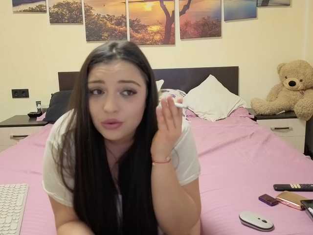 adellineee's BongaCams show and profile