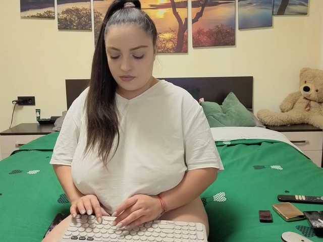 adellineee's BongaCams show and profile