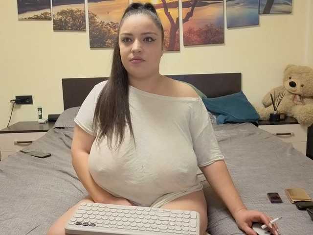 adellineee's BongaCams show and profile