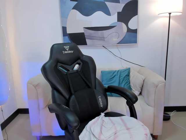 saraparkerr — Come to my room and fulfill all your fantasies with me. #bigboobs #bigass #latina@saraparker_cm @remain tks 