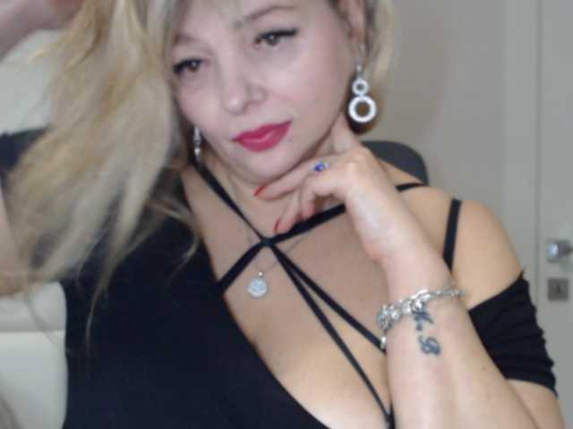 aniutkamau's BongaCams show and profile