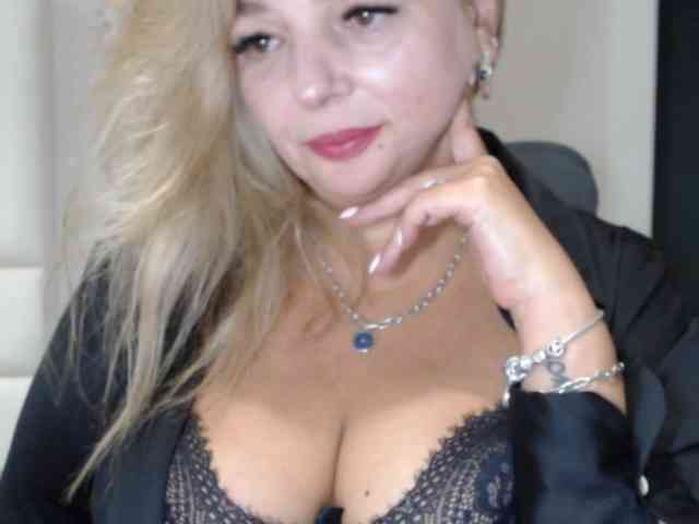 aniutkamau webcam