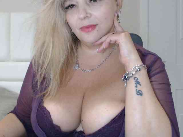aniutkamau webcam