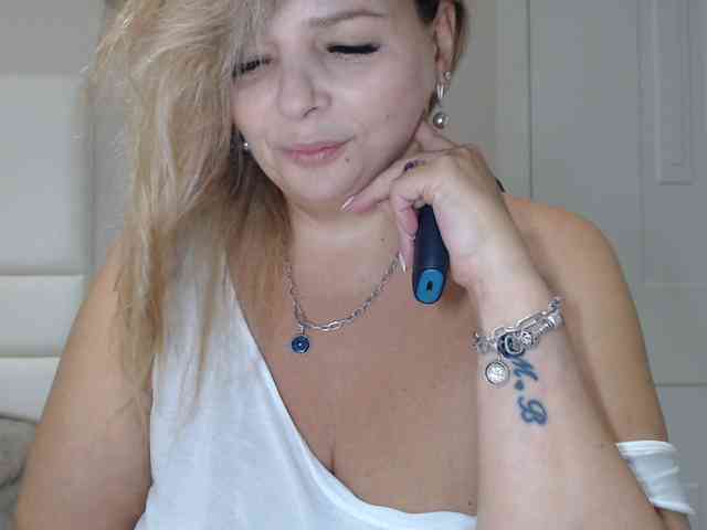 aniutkamau webcam