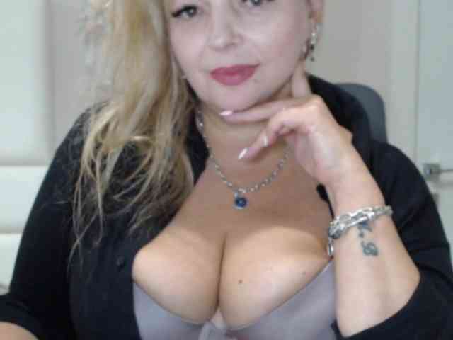 aniutkamau webcam