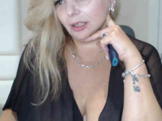 aniutkamau webcam