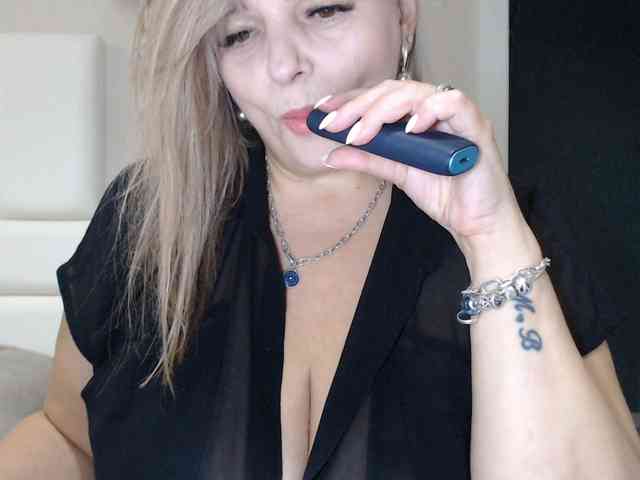 aniutkamau webcam