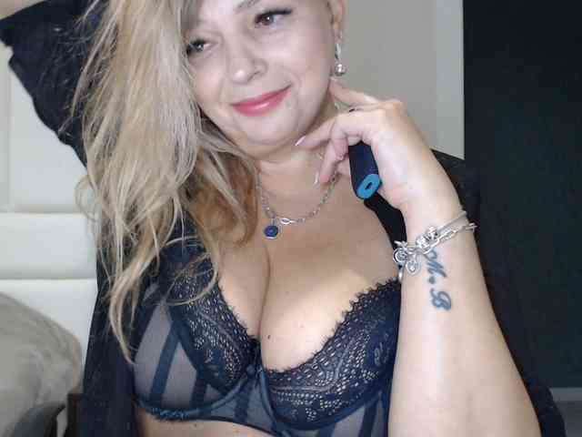 aniutkamau webcam