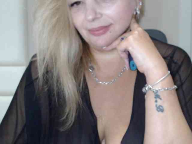 aniutkamau webcam