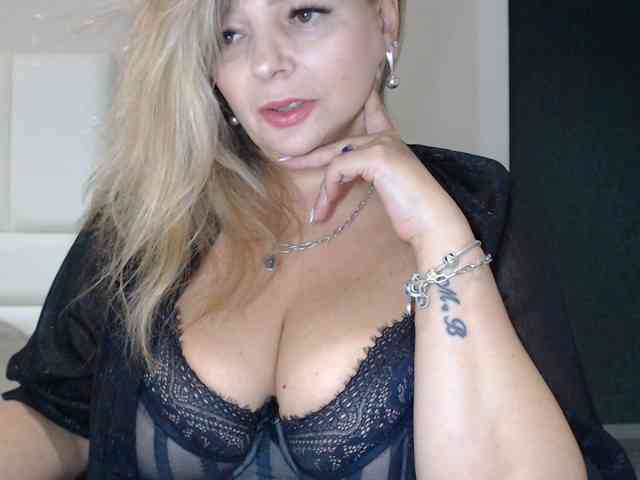 aniutkamau webcam