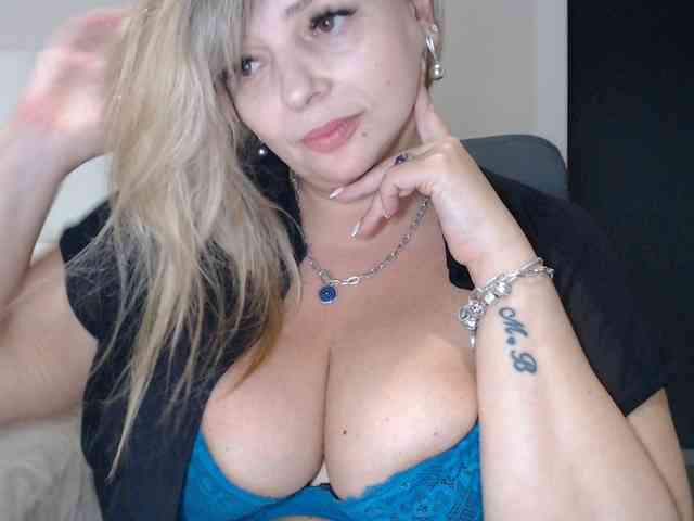 aniutkamau Live Webcam on BongaCams