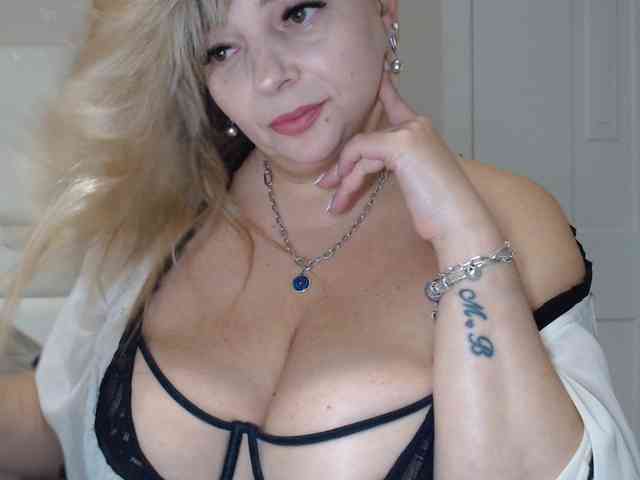 aniutkamau webcam