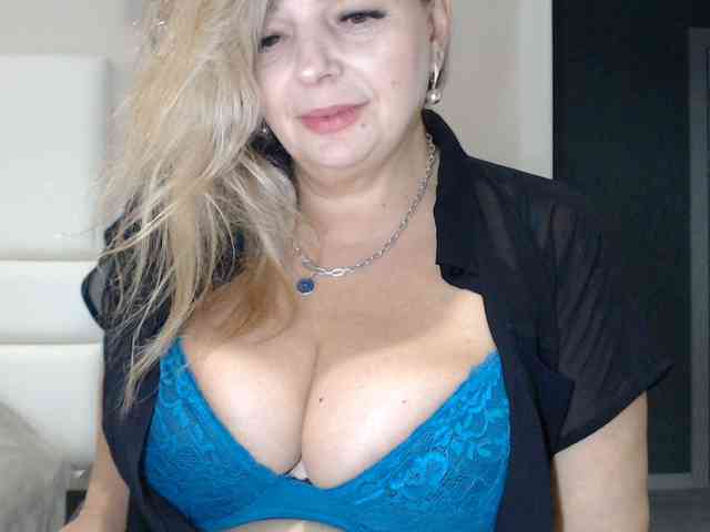 aniutkamau webcam