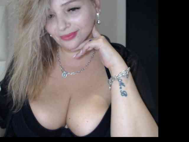 aniutkamau webcam