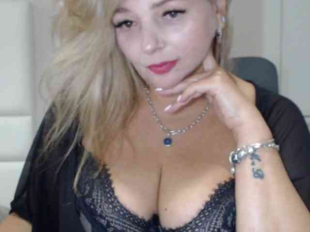 aniutkamau webcam