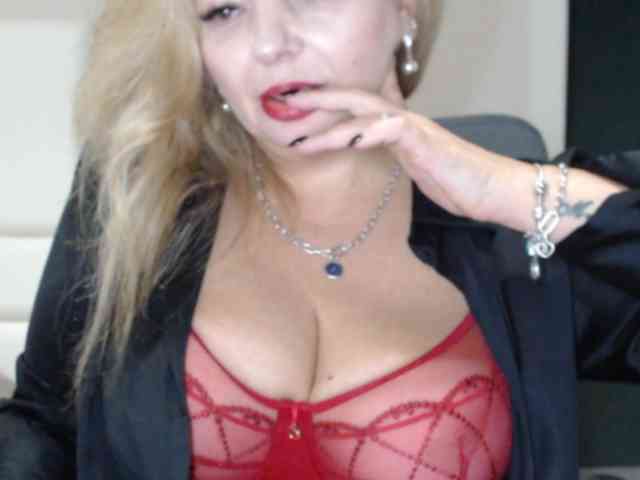 aniutkamau Live Webcam on BongaCams