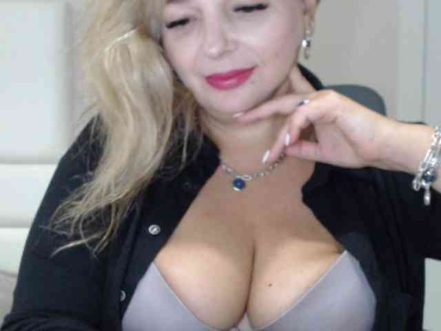 aniutkamau webcam