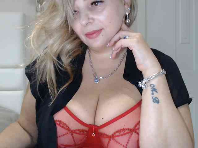 aniutkamau webcam