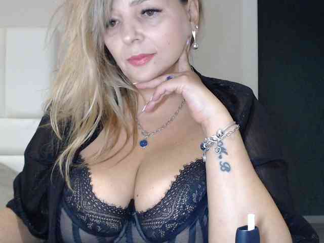 aniutkamau webcam