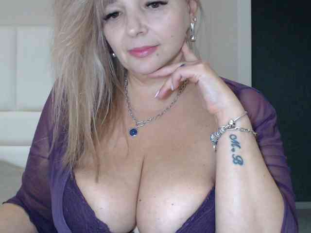 aniutkamau webcam
