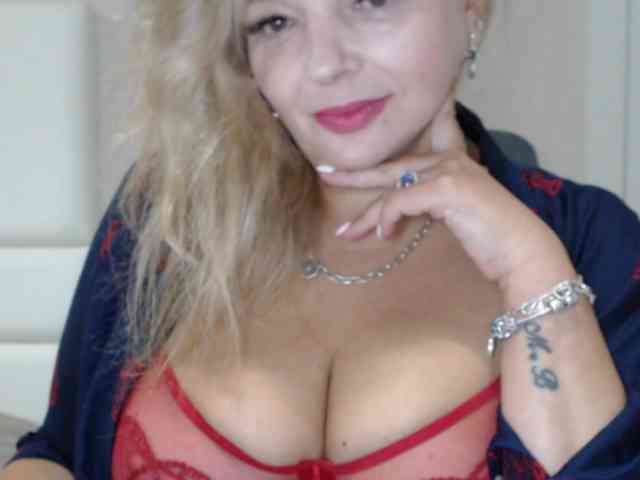 aniutkamau Live Webcam on BongaCams