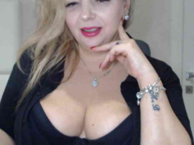 aniutkamau Live Webcam on BongaCams