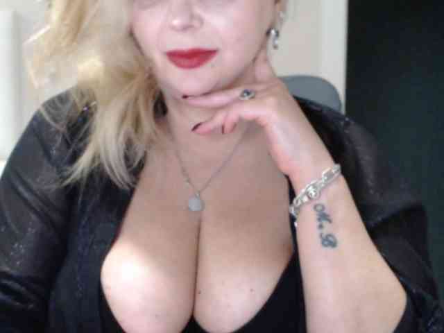 aniutkamau Live Webcam on BongaCams