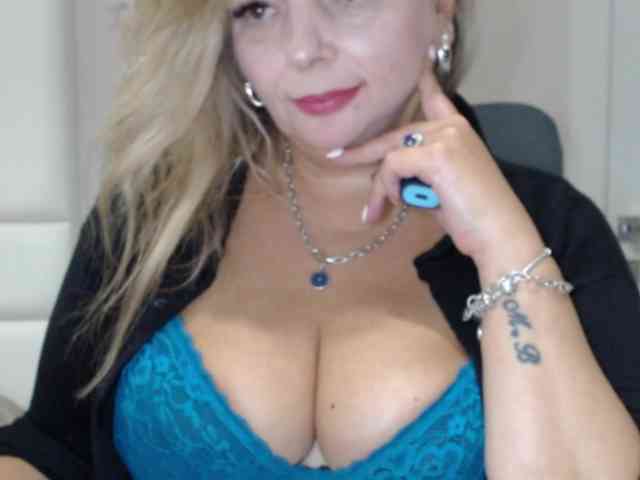 aniutkamau Live Webcam on BongaCams