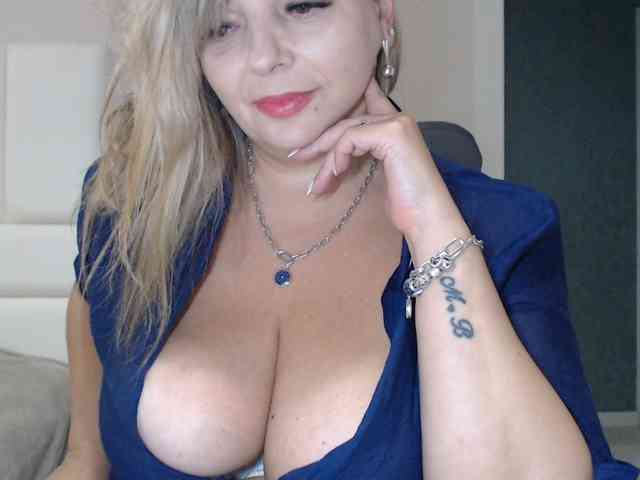 aniutkamau webcam