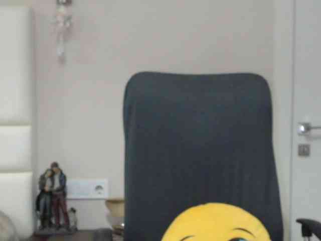 aniutkamau webcam