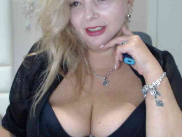 aniutkamau webcam