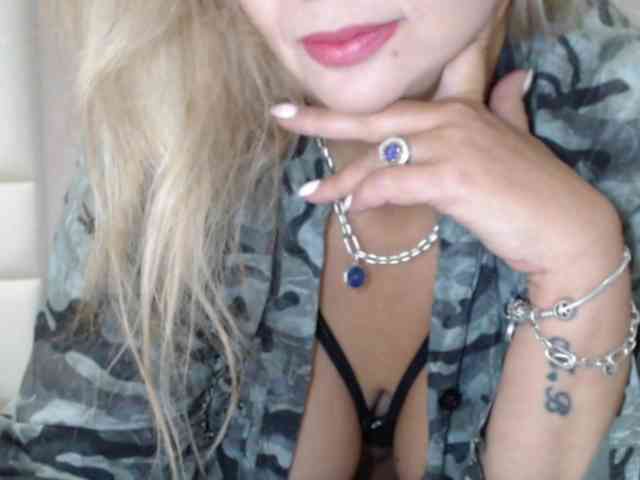 aniutkamau webcam