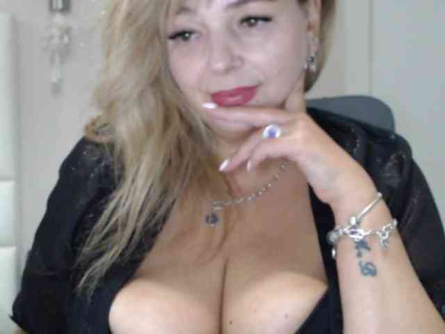 aniutkamau webcam