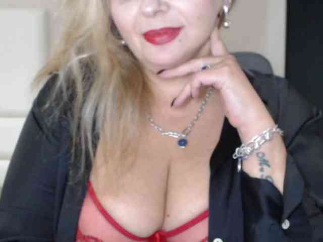 aniutkamau Live Webcam on BongaCams