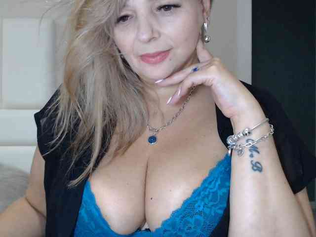 aniutkamau webcam