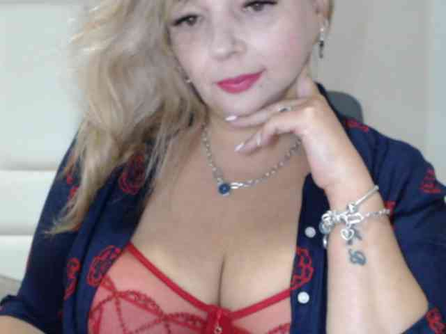 aniutkamau webcam