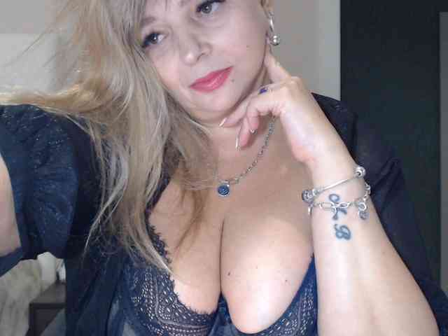 aniutkamau webcam
