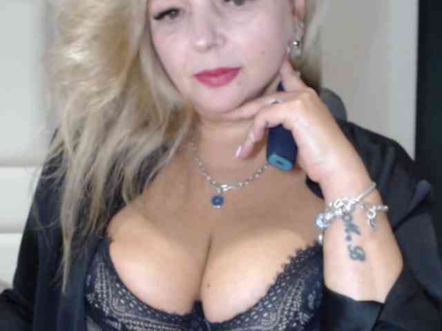 aniutkamau webcam