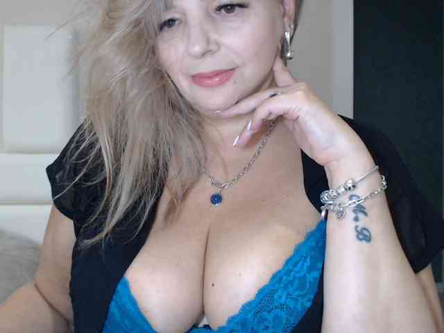 aniutkamau webcam