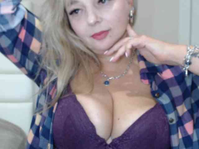 aniutkamau webcam
