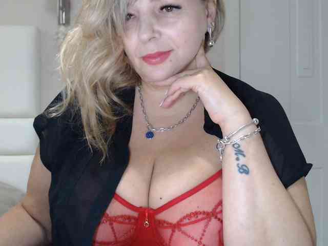 aniutkamau webcam