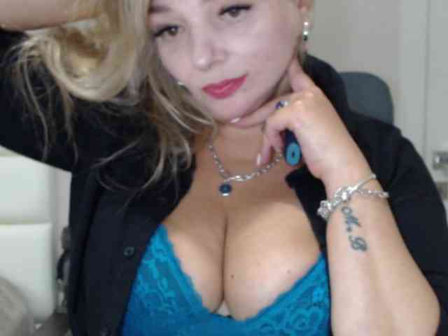 aniutkamau webcam