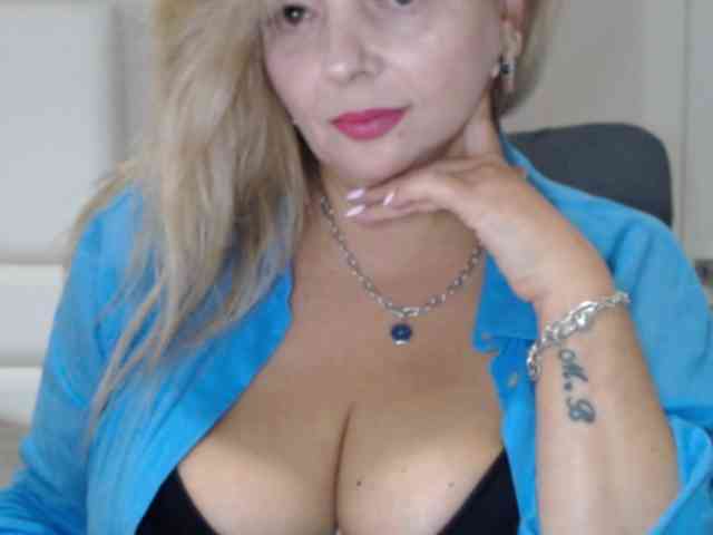 aniutkamau webcam