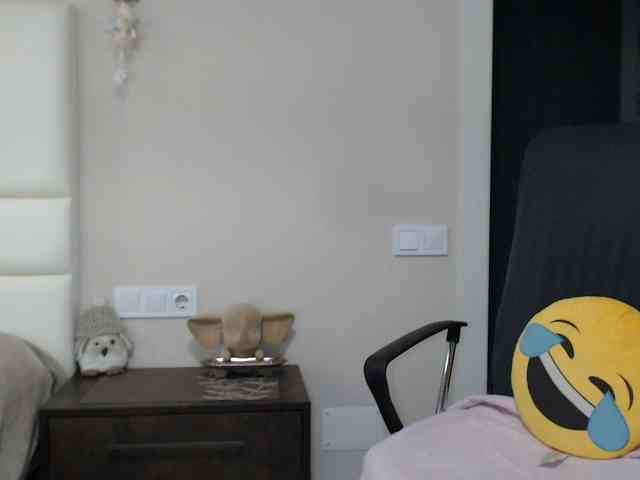 aniutkamau webcam
