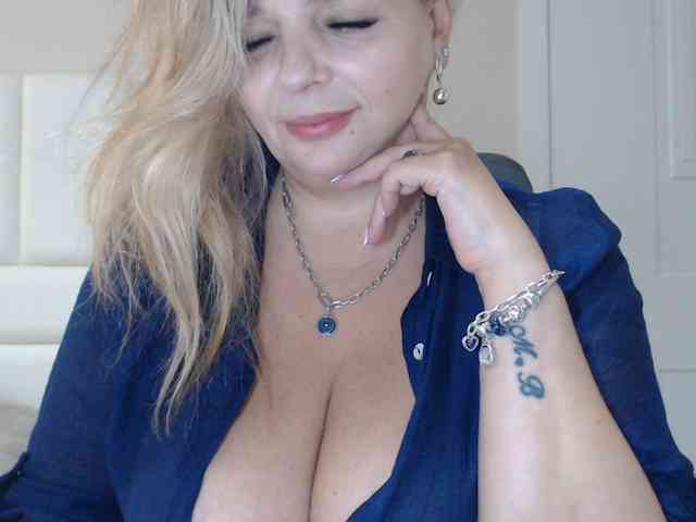 aniutkamau webcam