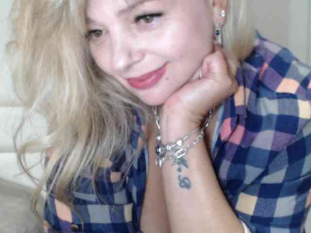 aniutkamau webcam
