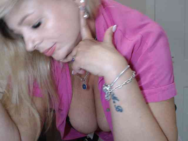 aniutkamau webcam