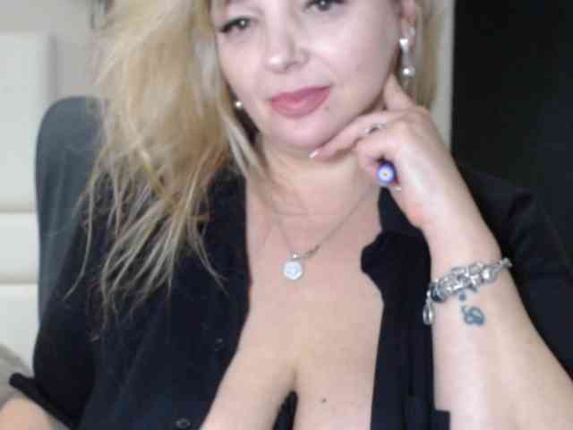 aniutkamau Live Webcam on BongaCams