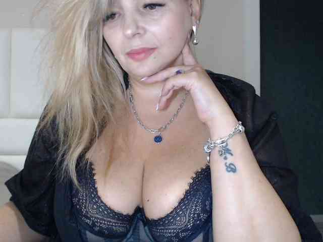 aniutkamau webcam