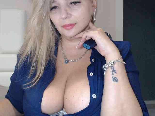 aniutkamau webcam